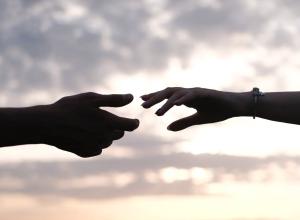 Je me suis éloignée de toi il y a longtemps. Ce n'est pas parce que je ne t'aimais plus, mais parce que je devais partir. Cela fait partie des départs qui n'ont rien à voir avec le manque d'amour. 